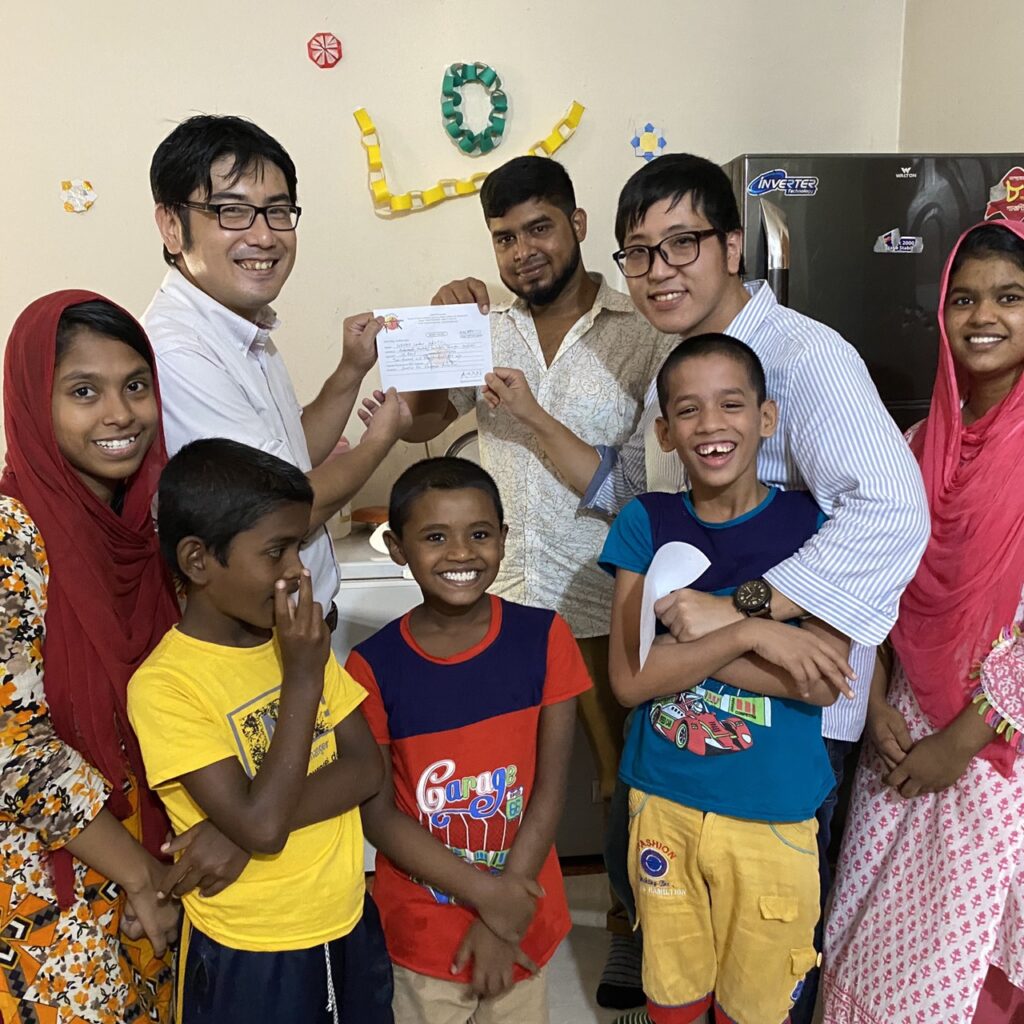 エクマットラの渡辺さんと子供たち